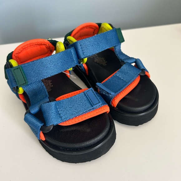 NWT GAP Toddler Sandals - Picture 1 of 4